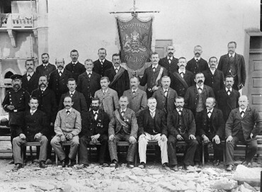 Mitglieder des Abstatter Kriegervereins vor 1900, vermutlich anlässlich der Fahnenweihe